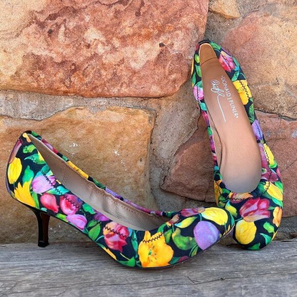 Donald J. Pliner YYY2 Floral Tulips Textile Kitten Heel Pumps Size 8.5M - Picture 1 of 10